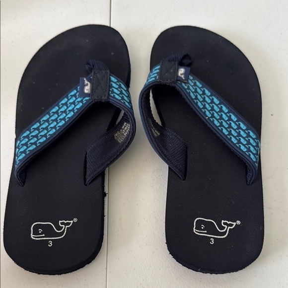 Vineyard Vines Other - *CHILDREN’S VINEYARD VINES WHALE PATTERN FLIP FLOPS (sz 3)